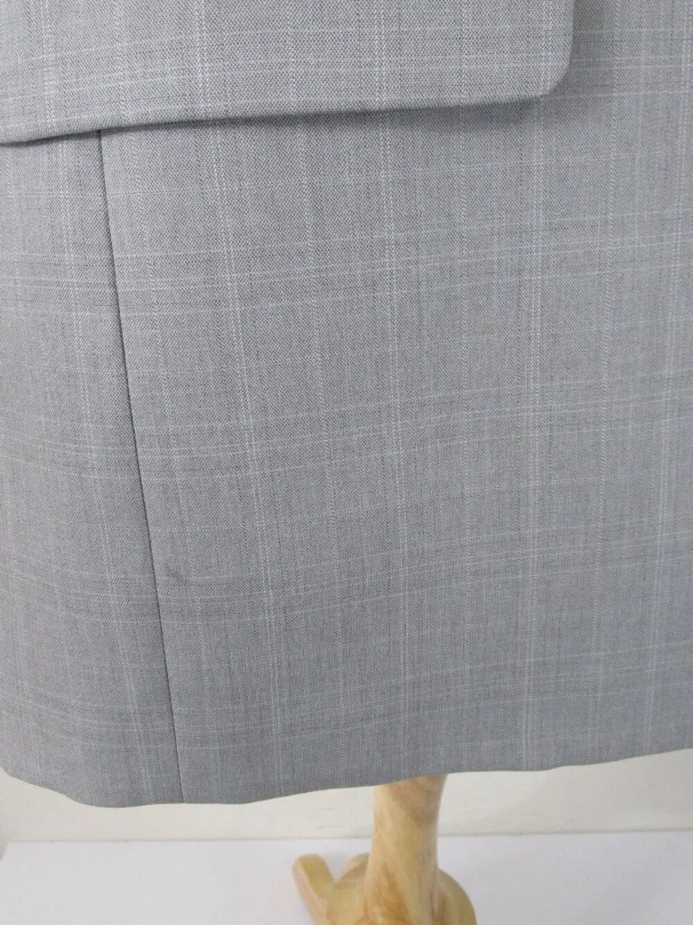 Saddlebred Mens Light Gray Plaid Two Button Suit Size 44R Pants 36 X 30